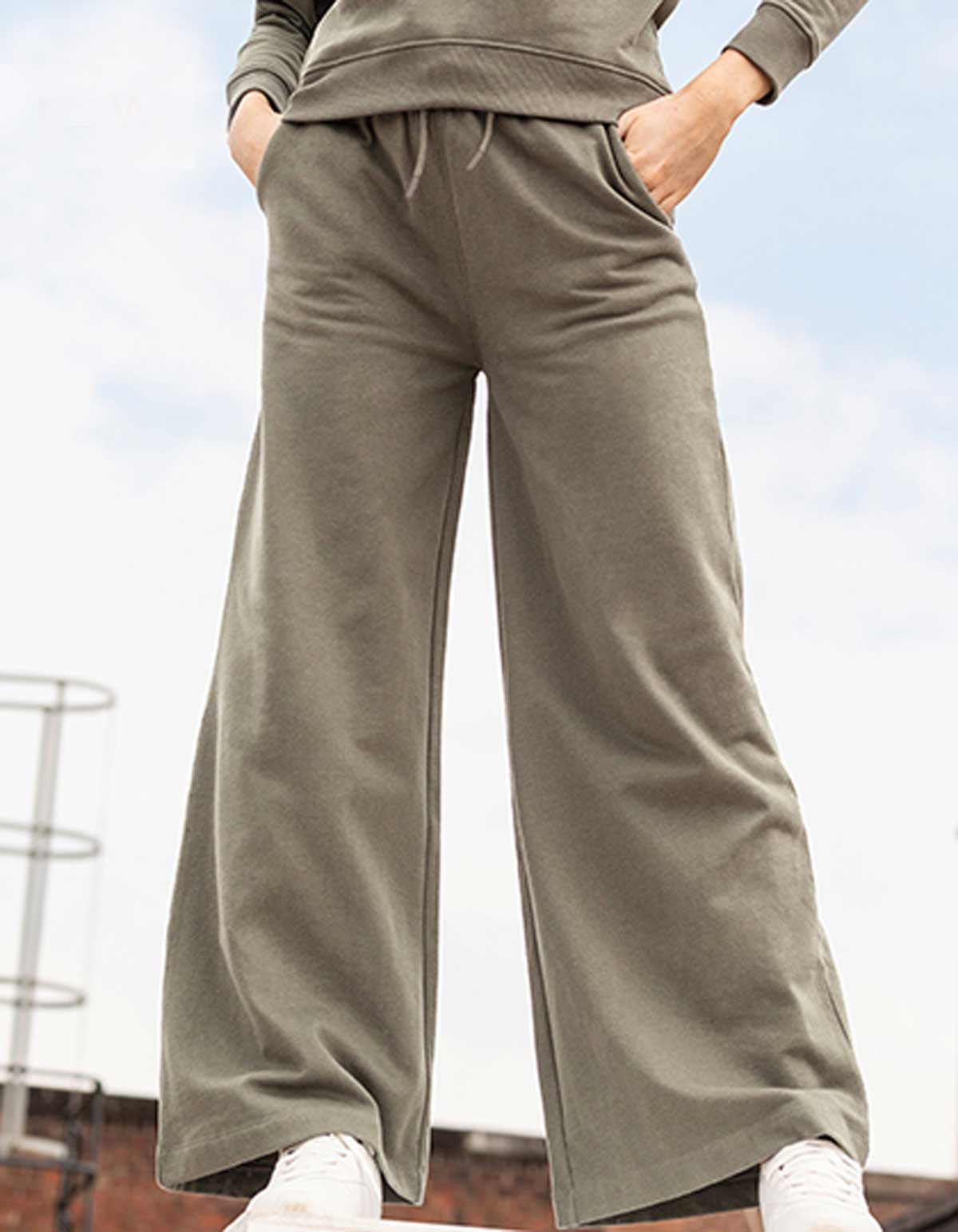Women´s Sustainable Fashion Wide Leg Joggers SF431